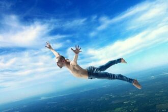 nam-mo-thay-minh-biet-bay